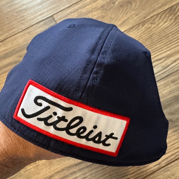 Titleist Pro V1 Fitted Hat - Navy XL/XXL RARE - worn once. - Picture 5 of 6